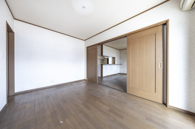 碧南市東山町６丁目戸建の洋室