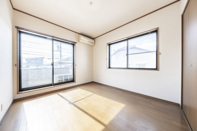 碧南市東山町６丁目戸建の洋室