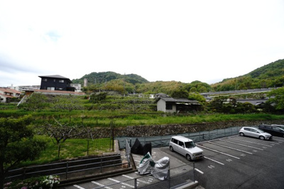 【展望】 | 【ハイブランドリノベ】サーパス田方南 | 【四季を感じる】
四季の移ろい・爽やかな青空や風を感じられ
自然を愉しめるパノラマビュー。
毎日の暮らしに余裕を感じさせてくれる、
遮る物の無い開放的な眺望を是非、ご堪能ください。