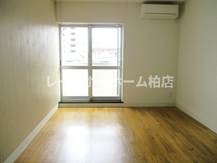 オートロック☆駅徒歩5分☆ネット無料☆の居間・リビング|ゆったりとした居間です