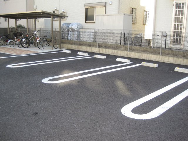モリ ロワイヤル　１ｓｔの駐車場