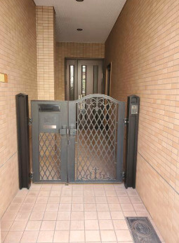 2階部分の事務所のエントランス|エントランスです