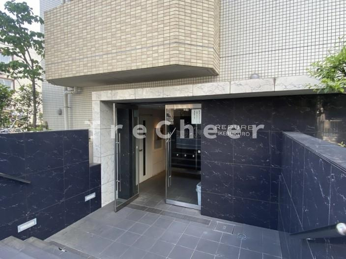 レピュア池袋のエントランス