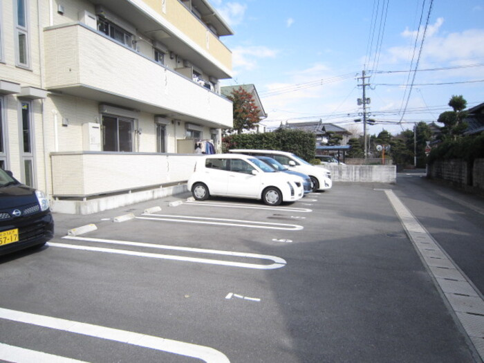 グレイス近見の駐車場
