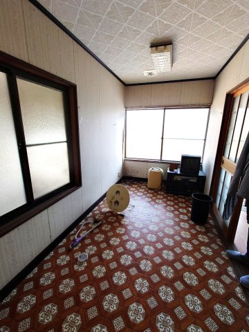 大山町荘田中古戸建の洋室