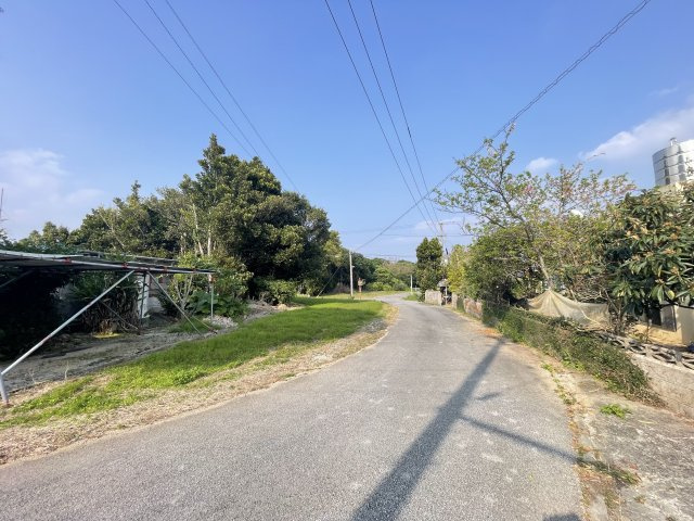 本部町豊原（限定1区画　770坪）の前面道路含む現地写真|※北西側公道♪