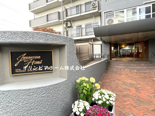 ジュネシオン平井　5階のエントランス