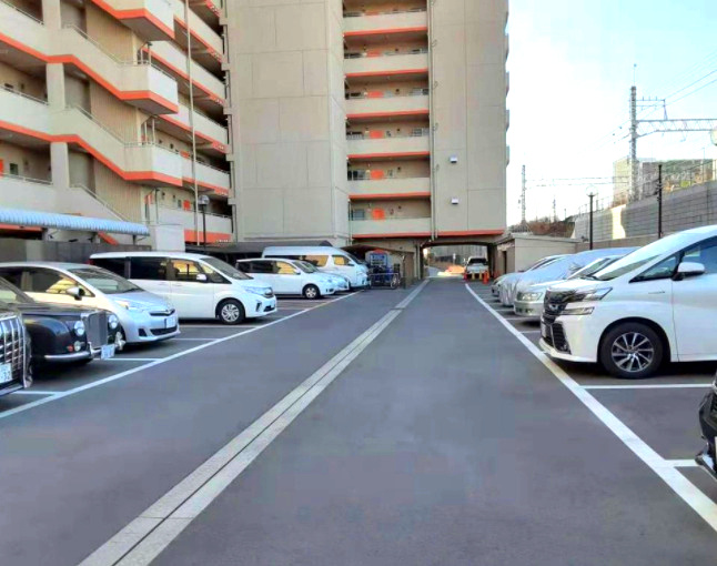 ジュネシオン平井　5階の駐車場