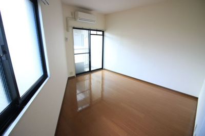 【居間・リビング】 | ヒルズ西赤坂 | 別号室の写真になります。現況優先。