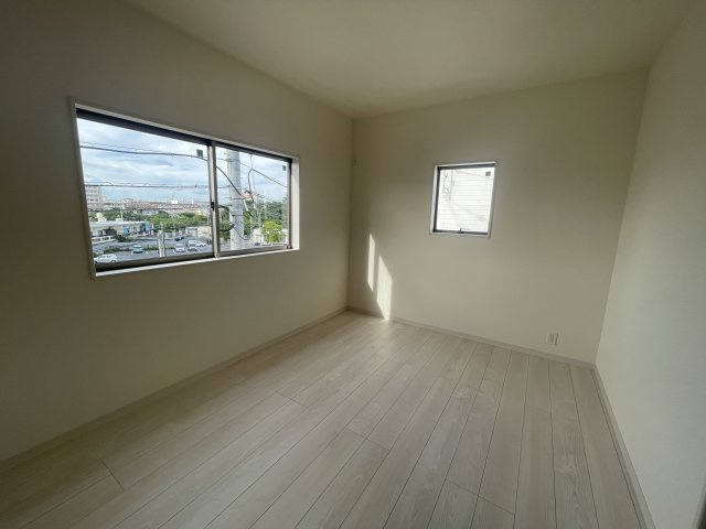 LG南城市知念久原　8号棟　＼☆ご成約時５０万円キャッシュバック☆／の洋室