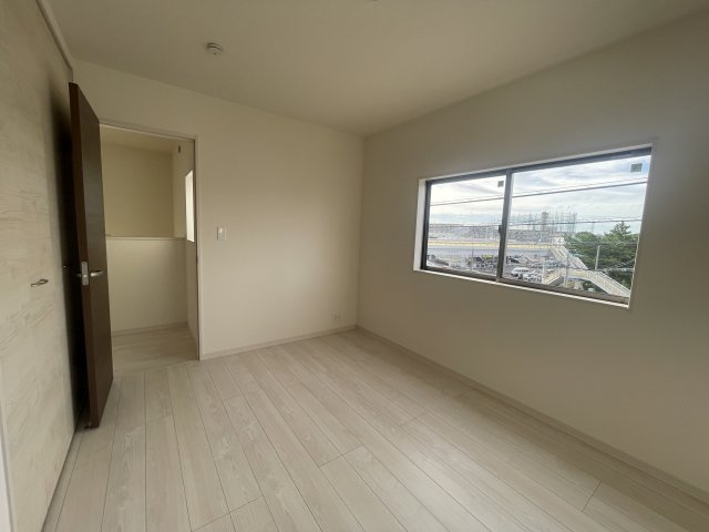 LG南城市知念久原　8号棟　＼☆ご成約時５０万円キャッシュバック☆／の洋室