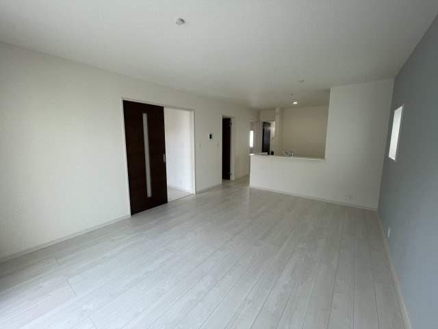 LG南城市知念久原　8号棟　＼☆ご成約時５０万円キャッシュバック☆／の居間・リビング