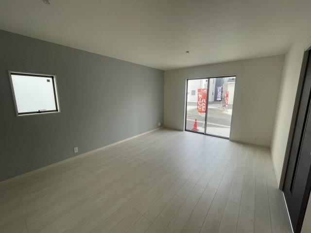 LG南城市知念久原　8号棟　＼☆ご成約時５０万円キャッシュバック☆／の居間・リビング