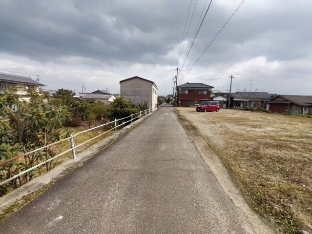 西条市楠221-7　土地の周辺|現地写真（北東側　前面道路）