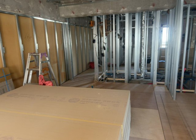 【洋室】 | 相模原ダイヤモンドマンション | 洋室のメリットは重い家具が置きやすく、身の回りが整理しやすいことです。 床がフローリングのため畳とは異なり凹みにくいです。 クローゼットなど収納が豊富で、普段使わない旅行カバンや服の整頓も簡単にです。