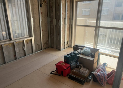 【バルコニー】 | 相模原ダイヤモンドマンション | バルコニーは、室外の専用スペースのうち、「屋根がなく開放された空間」であるものを指します。ベランダより広いタイプのものが多く、日当たりもよいため家庭菜園などを楽しみたい人にとって適した環境となります。