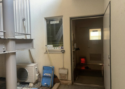 【エントランス】 | 相模原ダイヤモンドマンション | マンションのエントランスには、もともと風よけや防犯の役割がありますが、マンションによって宅配ボックスなどの設備が備わっている所もあります。日々の生活をイメージしながら生活しやすさをチェックしましょう。