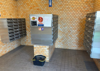 【設備】 | 相模原ダイヤモンドマンション | エントランス付近に設置されている集合ポストは、住んでいる部屋と離れているため、ポストをあさるなど誰かに何かされていても被害に気づきにくいです。入居する時には他人に特定されにくい番号で鍵をかけましょう！
