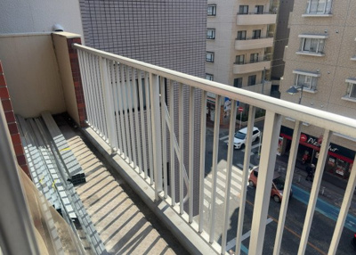 【受付】 | 相模原ダイヤモンドマンション | 受付はマンションコンシェルジュがいる場合もあれば、管理人が滞在する小部屋を総称して呼ぶことがあります。主にエントランスに設置されていることから、防犯面でも期待ができます。防犯設備がない場合はより安心！