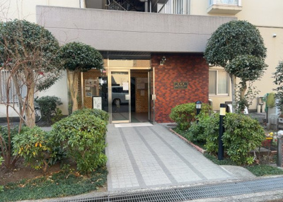 【ロビー】 | 相模原ダイヤモンドマンション | ラウンジは、マンションの共用スペースに椅子やテーブルなどを配置した利用者が寛げる空間です。屋内型ラウンジと屋外型ラウンジがあります。共用部分の管理状況と合わせて、詳細については現地でご確認ください。