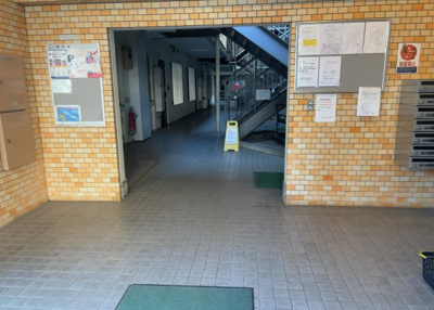 【ロビー】 | 相模原ダイヤモンドマンション | ロビーというと、エントランスと何がちがうの？と思いますよね。実はロビーとエントランスには明確な決まりはありません。物件によっては、エントランスを入って広がるある程度の広さのある空間がロビーとなります。