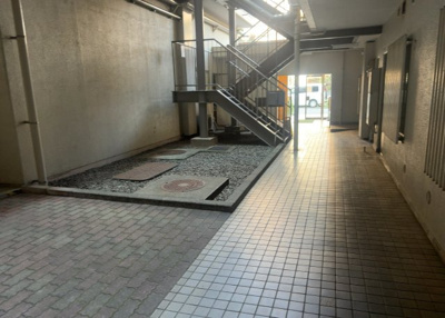 【その他共用部分】 | 相模原ダイヤモンドマンション | 共有部分は、住民なら誰もが使える設備のこと。例えば駐車場やエレベーター、インターネット設備、セキュリティ設備などがあります。他にも、マンションの廊下・外部階段やエントランス・ゴミ置き場などがあります。