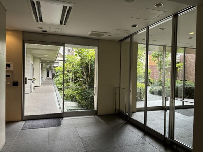 【エントランス】 | ジオ杉並高井戸 | ゆとりのあるエントランスホールです