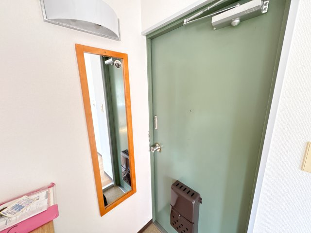 吉田ビルの玄関