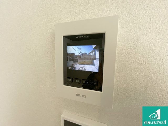 芦屋市朝日ケ丘　第1期　新築一戸建ての防犯設備|カラーモニターインターホン！声だけでなく来訪者の姿や顔がモニターで確認できるので、小さなお子様がいらっしゃるご家庭でも安心できます！