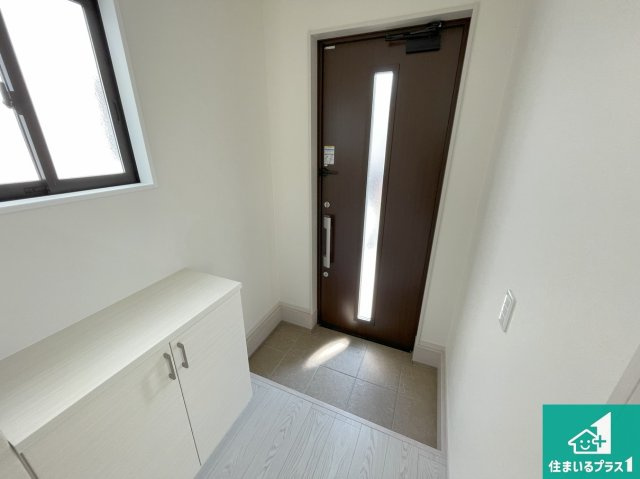 芦屋市朝日ケ丘　第1期　新築一戸建ての玄関|シューズボックスにはたくさんの靴が収納できるので玄関周りはいつもスッキリ！ご家族が増えても安心！