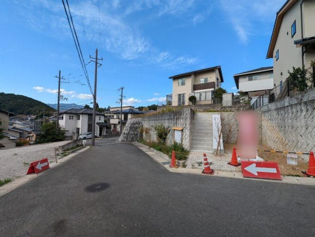 宇多野上ノ谷町12-39　２号地/３区画の周辺|建築条件がないため、お好きなハウスメーカー様にて建築可能です。
現地をご覧いただくことにより、周辺環境を確認でき、実際の生活をイメージすることができます。