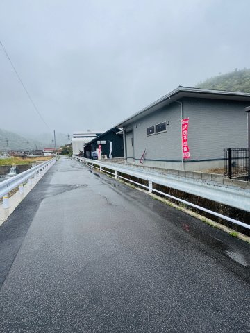 広島市安芸区阿戸町　新築一戸建ての前面道路含む現地写真