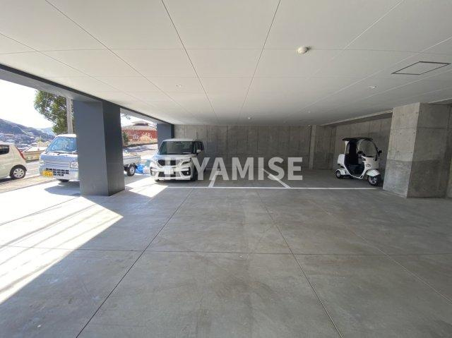 グランドステージ西山の駐車場