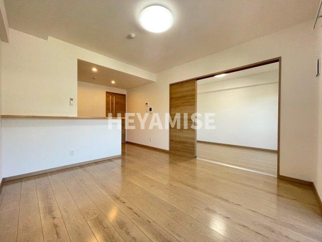 グランドステージ西山の居間・リビング