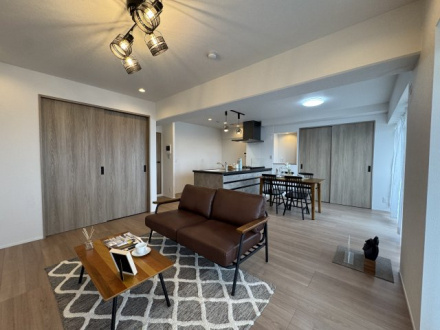 ライオンズマンション桃山南口の居間・リビング