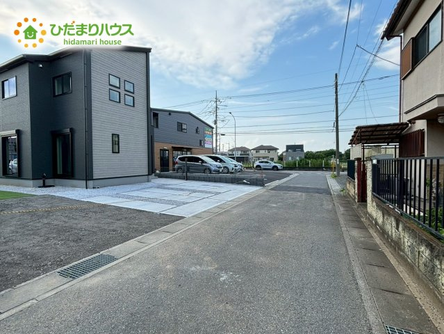 熊谷市押切　2期　新築一戸建て　グラファーレ　01の前面道路含む現地写真