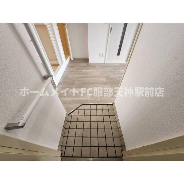 ハイツマドレーの玄関