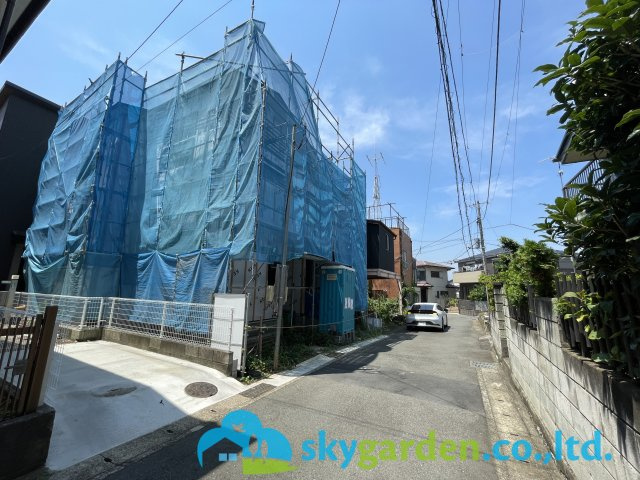 藤沢市打戻2期　新築戸建　全1棟1号棟の前面道路含む現地写真|2025年8月4日撮影（建築中）