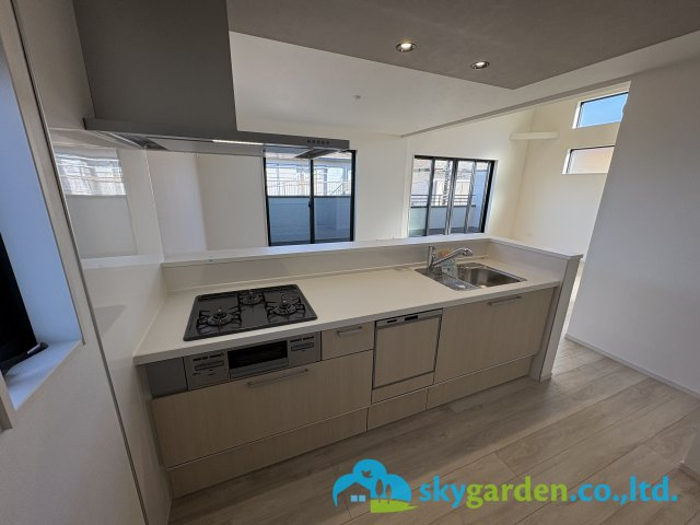 藤沢市打戻2期　新築戸建　全1棟1号棟の前面道路含む現地写真|2025年8月4日撮影（建築中）