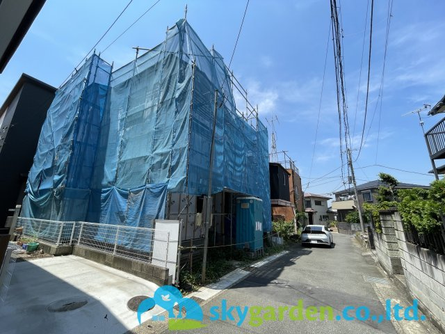 藤沢市打戻2期　新築戸建　全1棟1号棟の前面道路含む現地写真|2025年8月4日撮影（建築中）