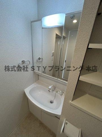 仲介手数料０円！Ｃｏｍｆｏｒｔ金山の独立洗面台