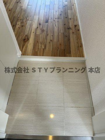 仲介手数料０円！Ｃｏｍｆｏｒｔ金山の玄関