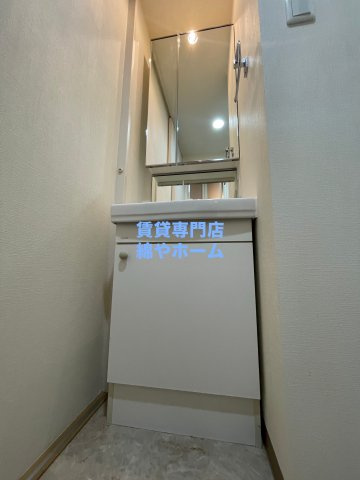 エステムコート難波サウスプレイスIIIラ・パークの独立洗面台|朝の身支度には欠かせない独立洗面化粧台