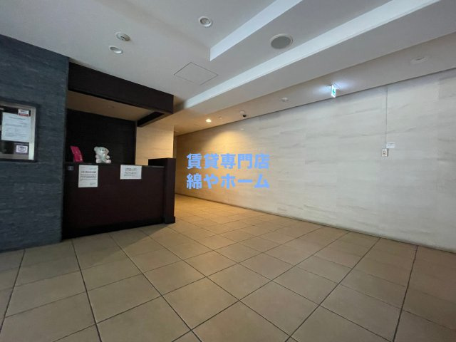 エステムコート難波サウスプレイスIIIラ・パークのロビー|ゆとりのあるロビーです