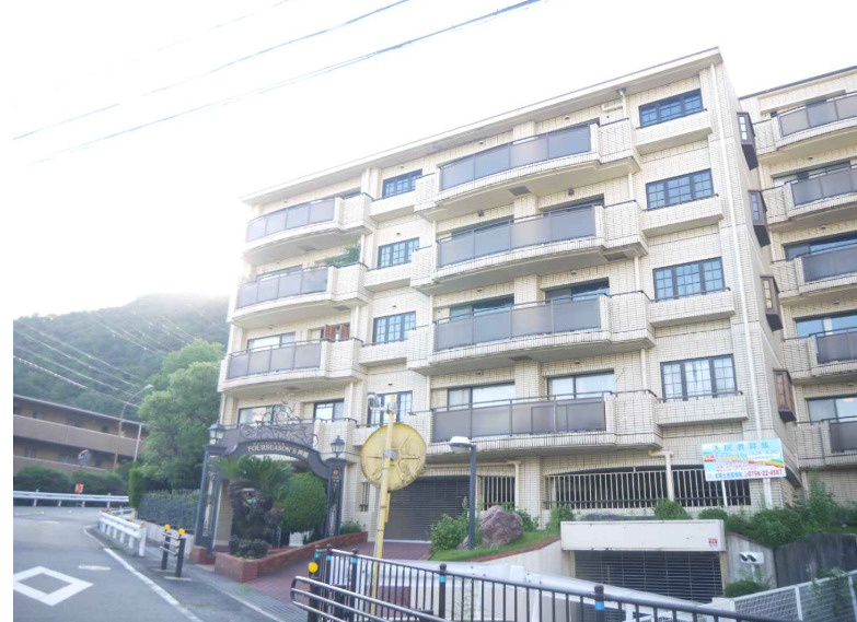 フォーシーズンズ芦屋のエントランス