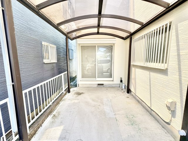 売中古戸建　中央区市野町の駐車場|敷地内の駐車場はカーポート１台分ですが、徒歩１分に月極駐車（4,000円/月額）あり。