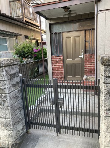 幸手市西2丁目貸家のエントランス