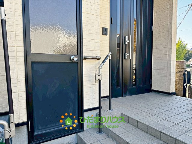 久喜市中妻　中古一戸建てのその他共用部分|手すりも付いておりバリアフリー性もございます。