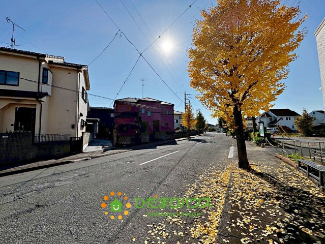 久喜市中妻　中古一戸建ての前面道路含む現地写真