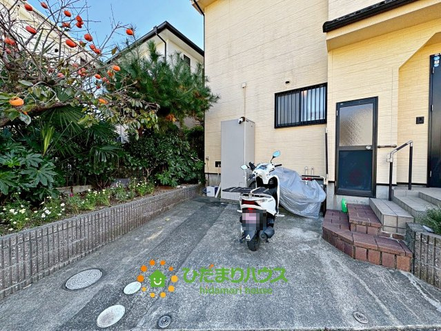 久喜市中妻　中古一戸建てのその他|自動車ははみ出てしまいますので、駐輪スペースとなります